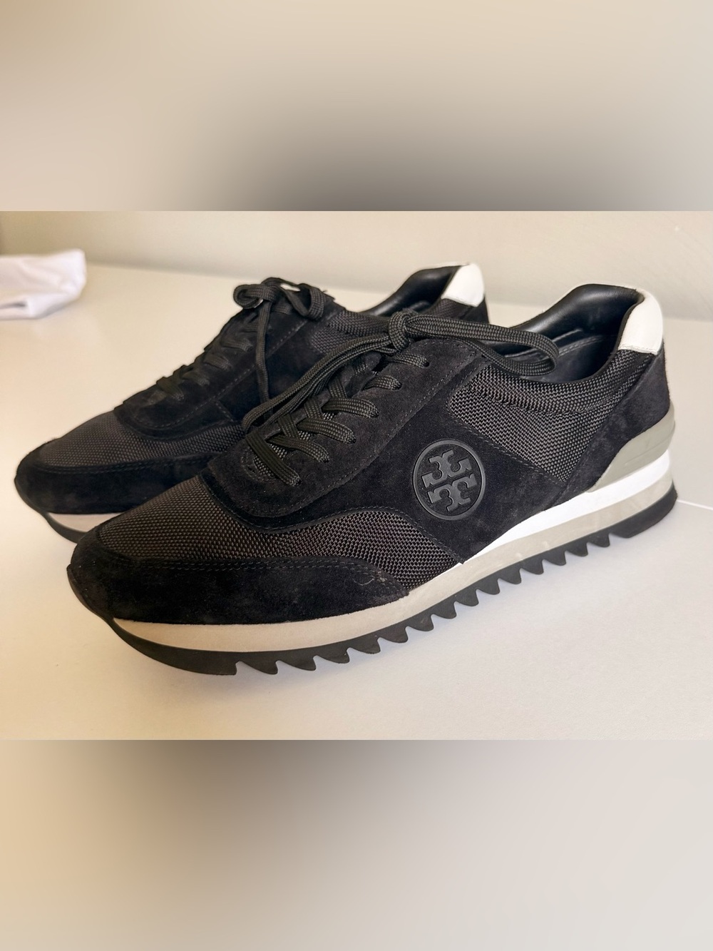 🖤 Tory Burch Black Leather & Suede Sneakers | Women’s Size 10 | Luxe Casual 🖤 - Picture 2 of 10